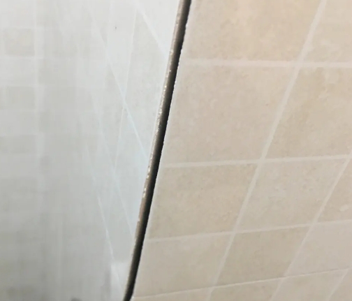 石城瓷砖空鼓维修公司分享阳台瓷砖脱落的修复过程可以分为以下几个步骤